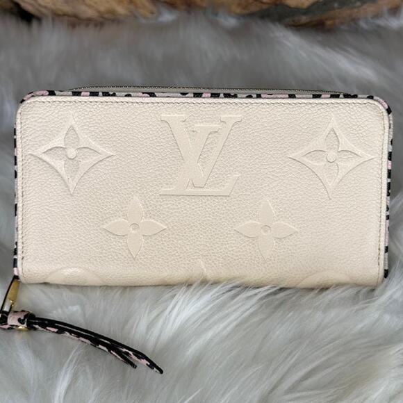 Louis Vuitton Handbags - 💎✨Beautiful✨💎Authentic Louis Vuitton Empriente Wild At Heart Zippy Wallet